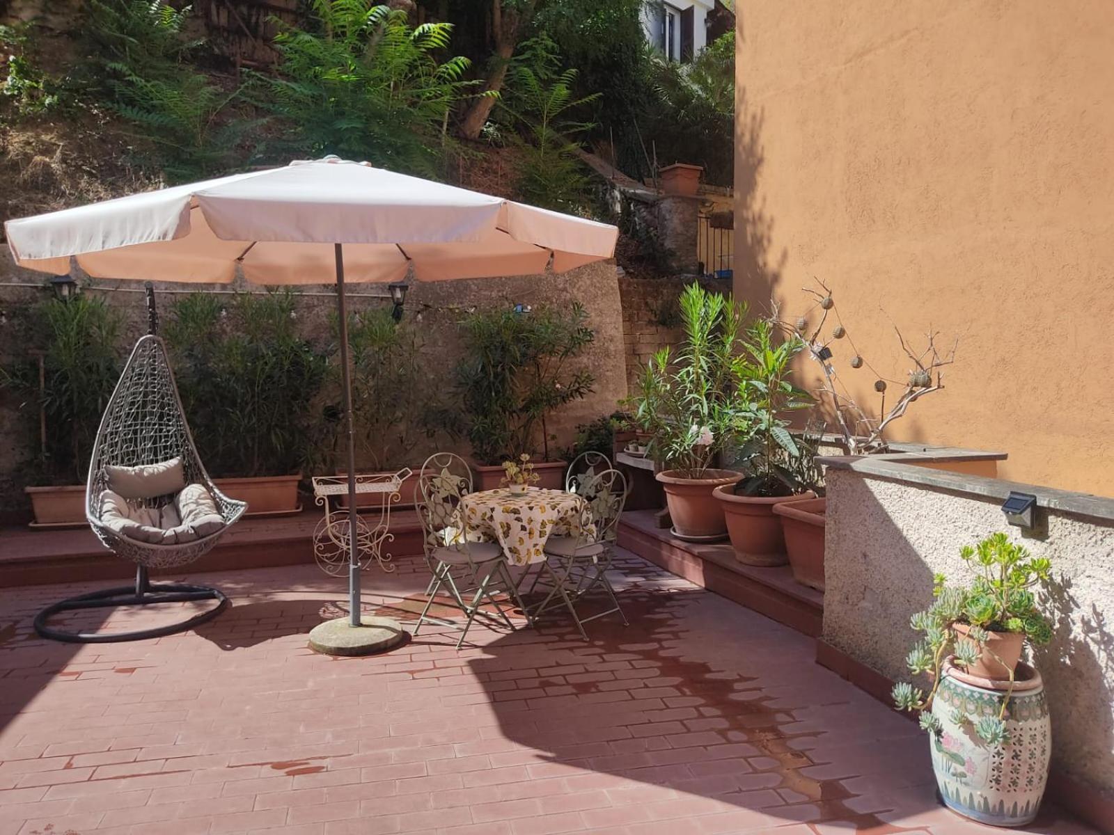 Vatican Heart Leone - Terrace *